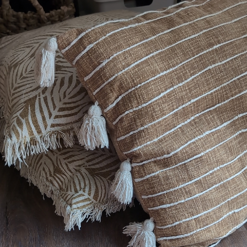 Golden pattern shams 22" X 22"